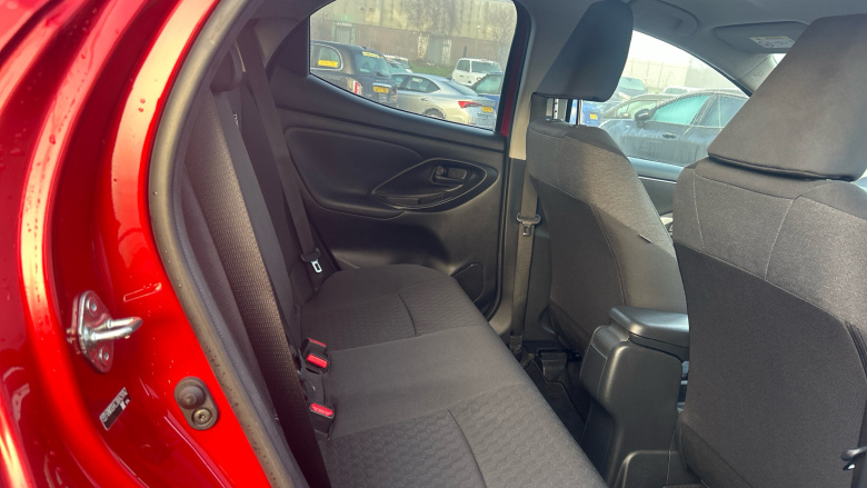 Toyota Yaris 1.5 Hybrid Design 5dr CVT Hybrid Hatchback